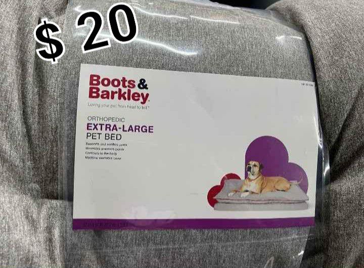  Brand New  Boots & Barkley Large Bed Dog 