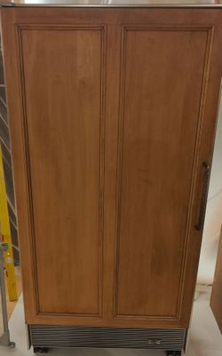 Sub-Zero Pair of 601R/601F Built-In Refrigerator & Freezer