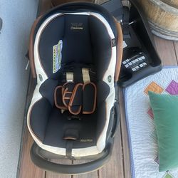 Maxi cosi infant car seat and base
