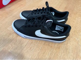 Nike Size 5 Boys Brand New Condition  Excellent Condition