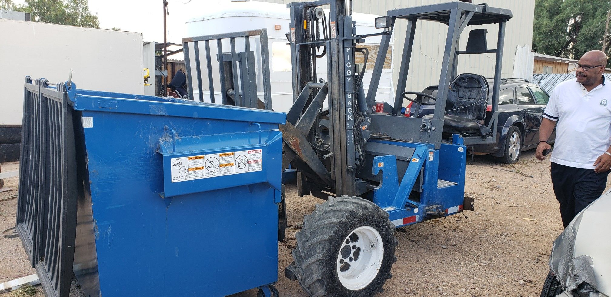 2006 International 4400 DT Flatbed 26ft With piggyback forklift low miles. MONEY MAKER. 34999.00 TODAY!