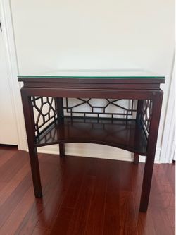 Elegant Baker Furniture End Table / Accent Table with Removable Glass Top