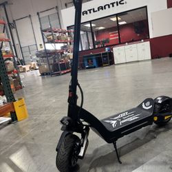 Dual-motor high-speed electric scooter