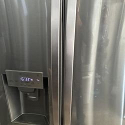 REFRIGERATOR LG BLACK STAINLESS STEEL 