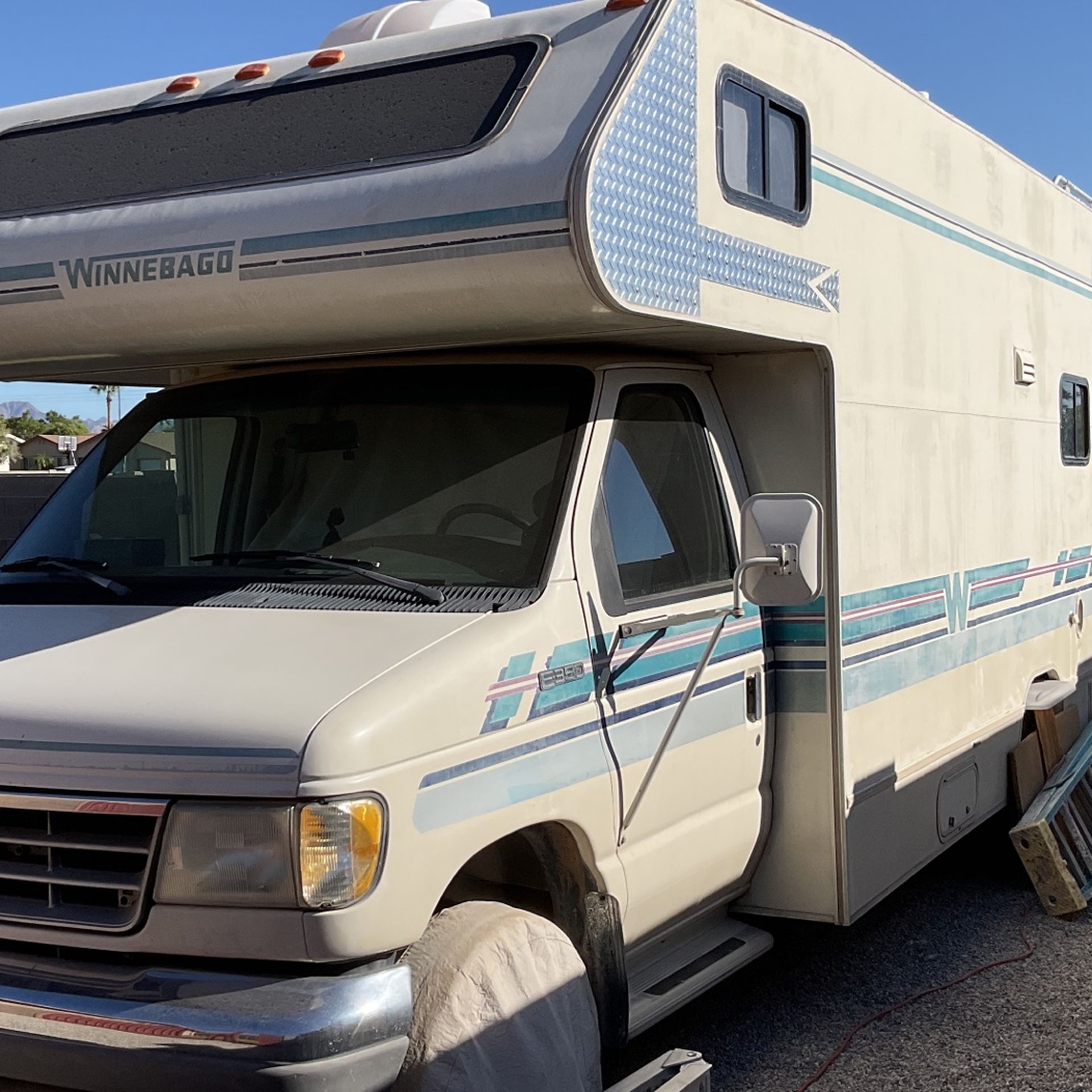 94 /Minnie Winnie Class C. 23,5 Ft.. Great Shape. White. for Sale in
