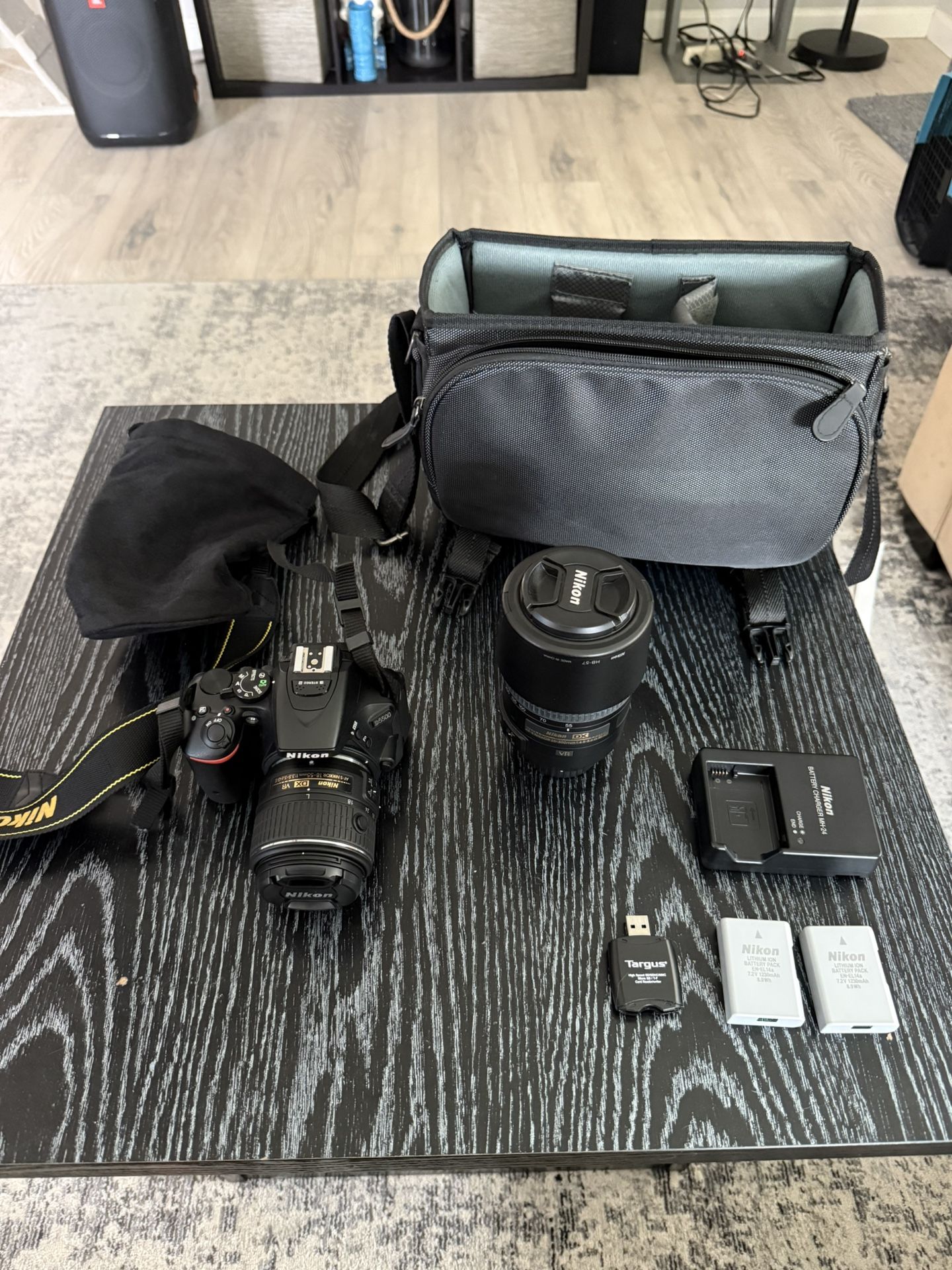 Nikon D5500 DSLR Camera MINT CONDITION 