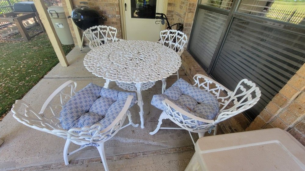 Wrought Iron Furniture 