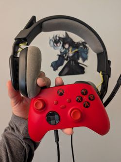 Xbox One X remote with Headset