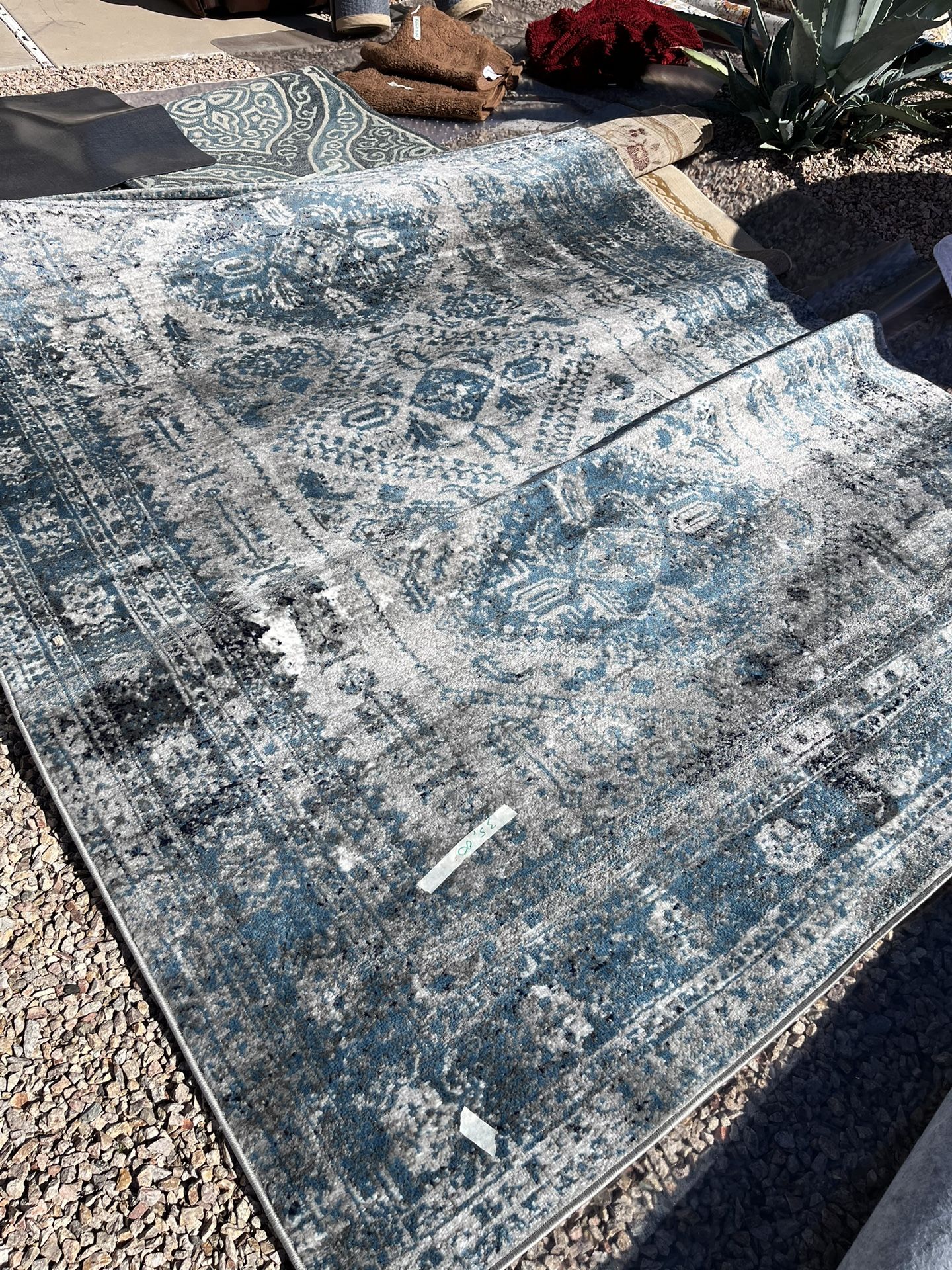 GORGEOUS Area Rug Like New (6’7”x9’)