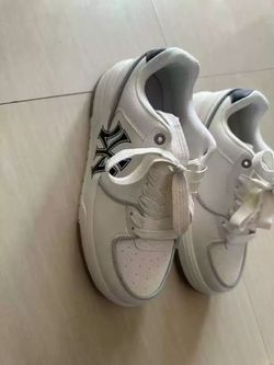 New York Yankees men's white shoes