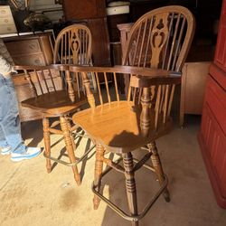 2 VINTAGE BAR STOOLS 