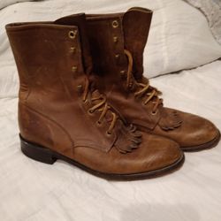 woman's. Justin Boots. Size. 7.5. Distressed Look. Like New 30 Bucks