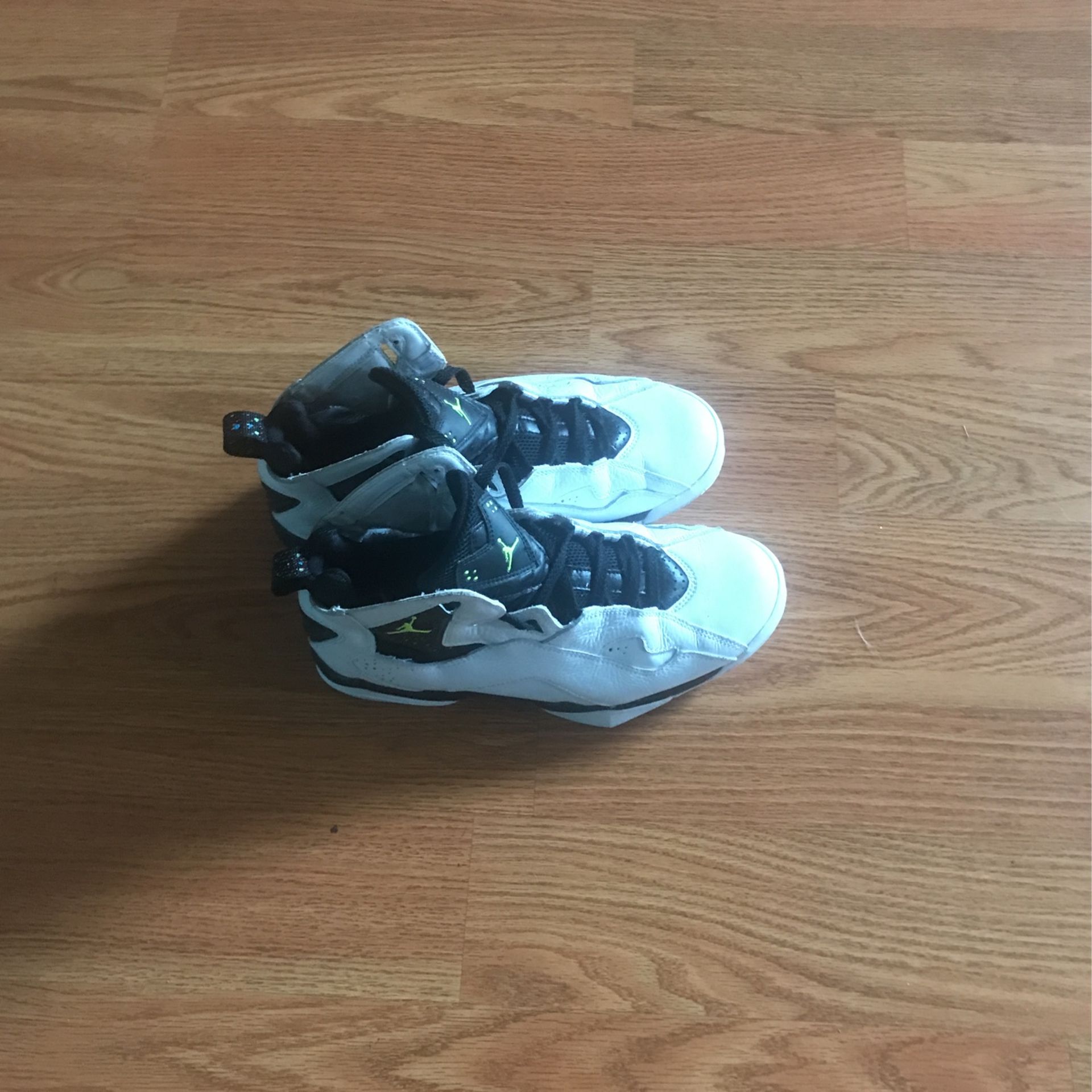 Black & white Jordan Unisex Sneaker Size 7.5