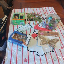 BUNDLE OF(6) CHRISTMAS ITEMS-  $4.99 FOR ALL        PICK ⛏️ UP ONLY