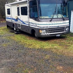 96 Fleetwood pace arrow.
