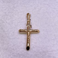14K Small Crucifix Pendant 