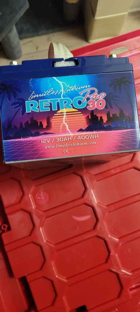 AMPS AND BATTERY FOR SALE(LIMITLESS/CRESCENDO)