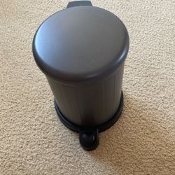 IKEA Small Trash Can With Lid 