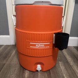Igloo 10 Gallon Water Cooler  Check the description please