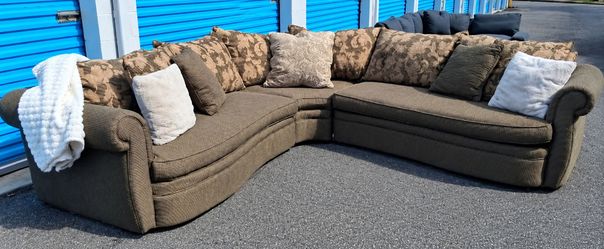 Free Delivery Vintage Home Elements Large Brown Curved Sectional Couch