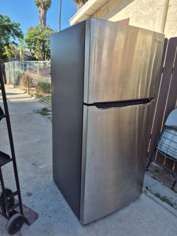 Standard Size Fridge in great condition $250