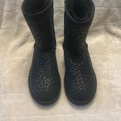 New Uggs Size 9