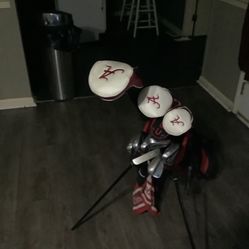 Used Full Set Of Nike Irons, Wedges, Woods And Putter. Also A Nike Bag Included 