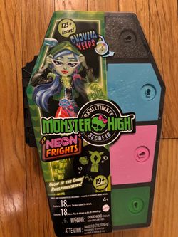 Monster High Ghoulia Yelps Skulltimate Secrets