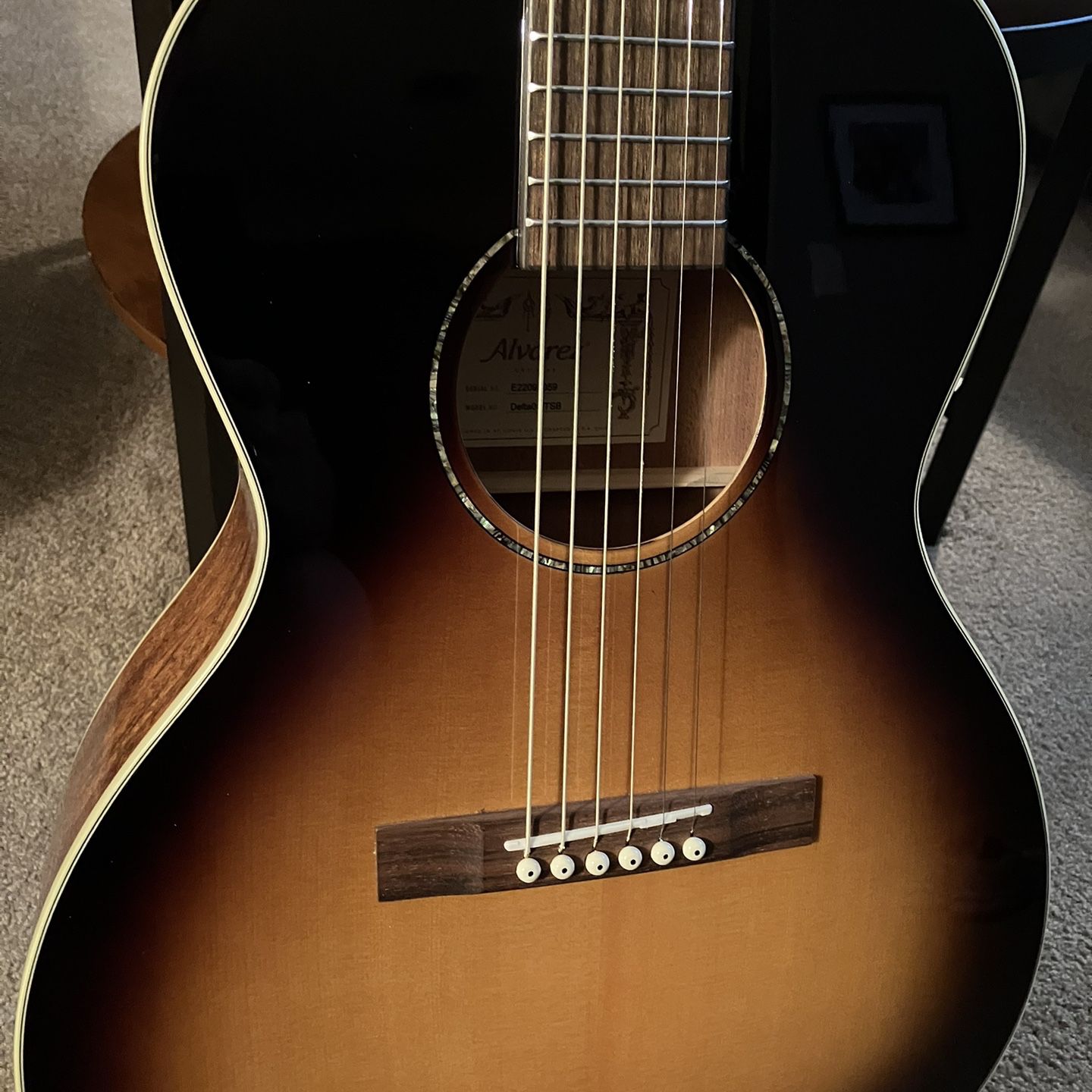 Alvarez Delta 00 Artist Series Acoustic Guitar With Case