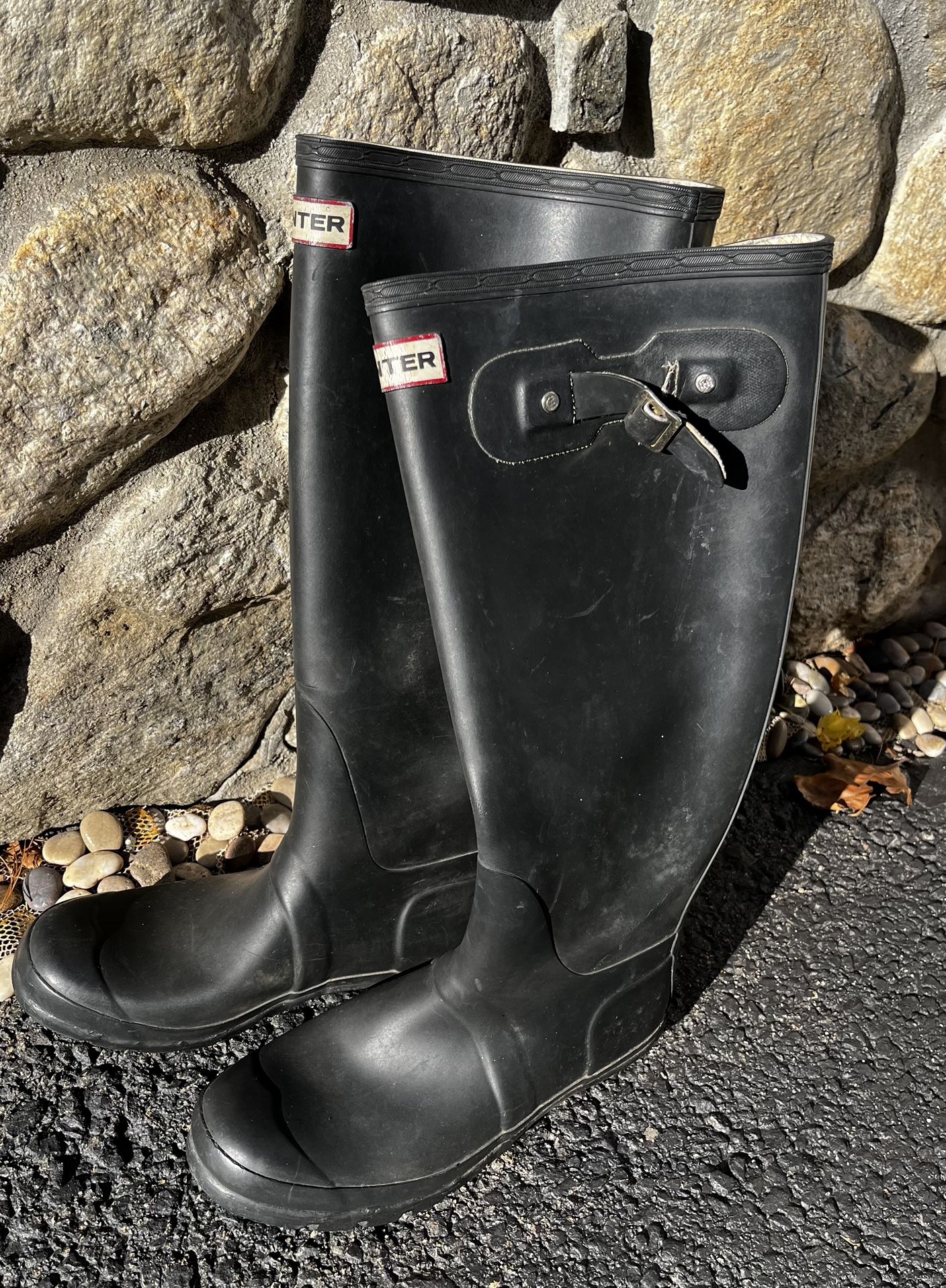 HUNTER brand original tall waterproof rain boots, black rubber, women’s size 7M