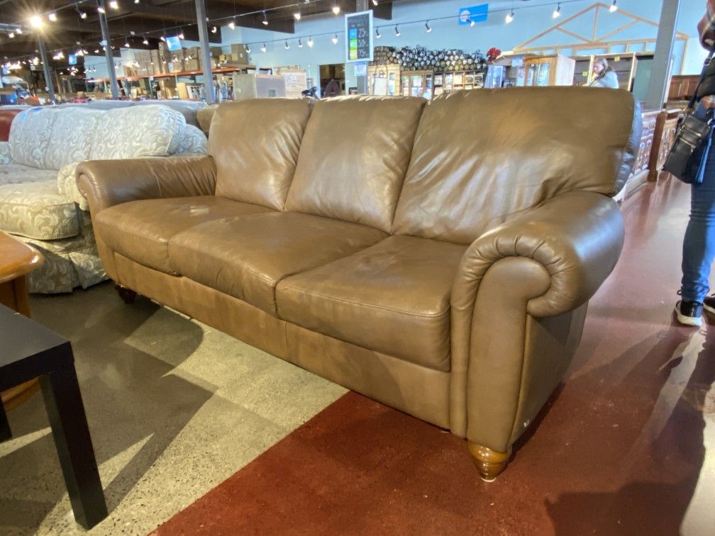 ITALSOFA Traditional Brown Leather Sofa