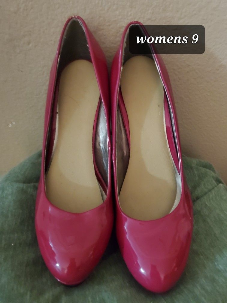 G By Guess Size 9 Pink Pumps