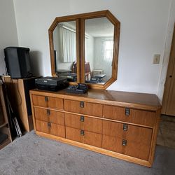 FREE FURNITURE- Must Pick Up This Weekend