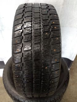 225/55r17 "Near New" Weather-Master Winter studded snow tires