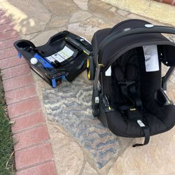 DOONA STROLLER AND BASE