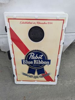 Cornhole Pabst Blue Ribbon game with bags