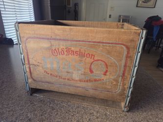 Antique 1940s Ma's Root beer soda wood crate advertising vintage 
Very good original condition 
$60