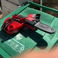 Milwaukee 6” Chainsaw Fuel Battery And Charger 