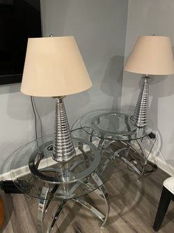 Set Of 2 Side Tables And Lamps