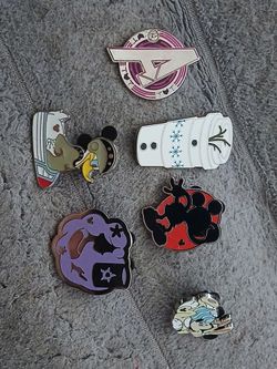6 DISNEYLAND PINS
