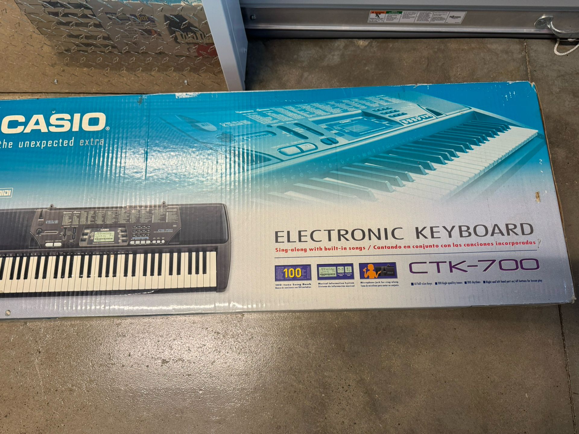 Casio CTX700 61 Key Portable Keyboard. New Open Box