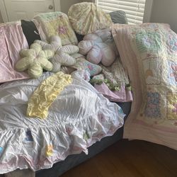 Baby comforter set