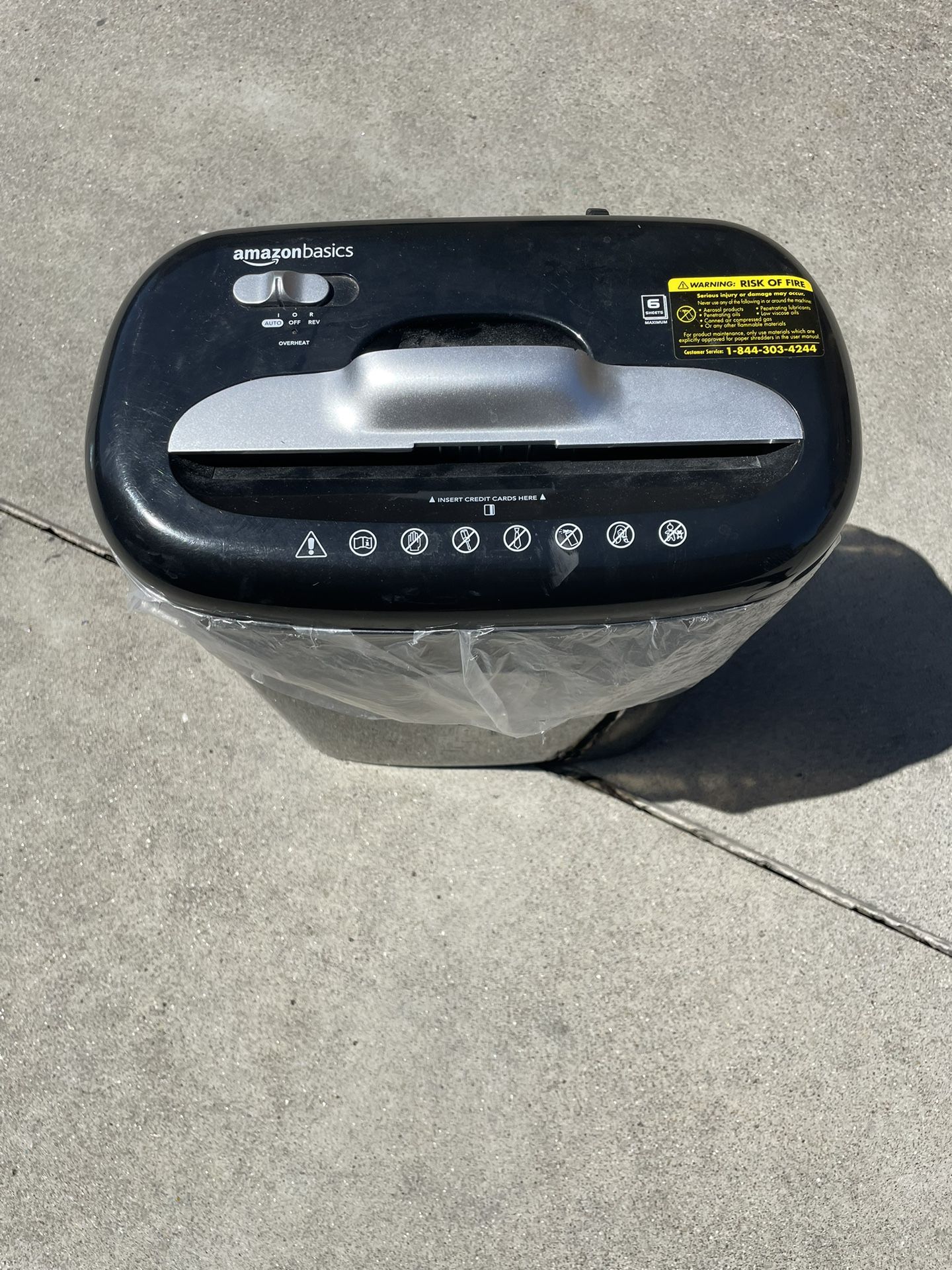 Amazon Basics 8 Sheet Cross Cut Paper and Credit Card Shredder