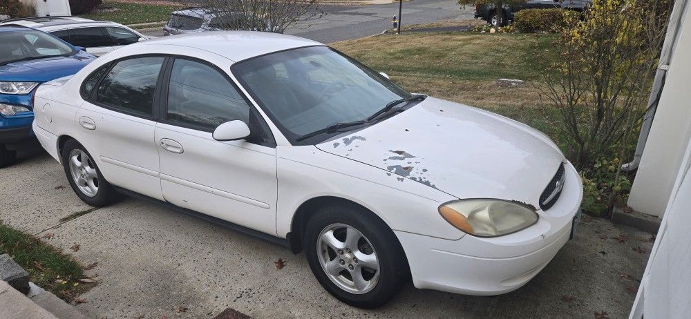 2003 Ford Taurus
