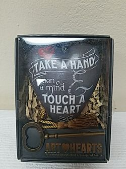 Sculpted heart with a key stand