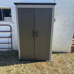 Rubbermaid 7x5x2.5 Ft Shed