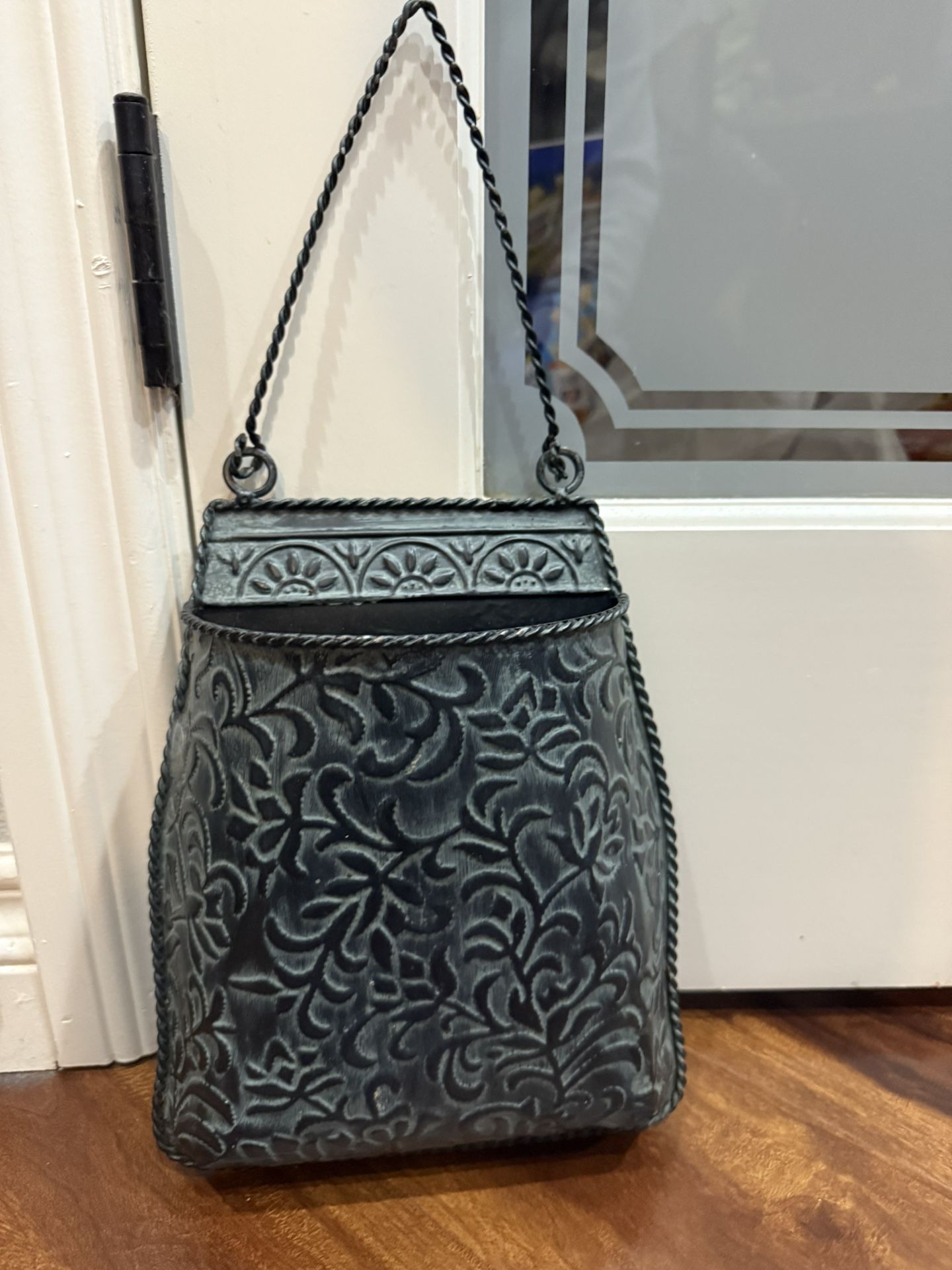 Vintage Embossed Metal Purse – Mid-Century Style