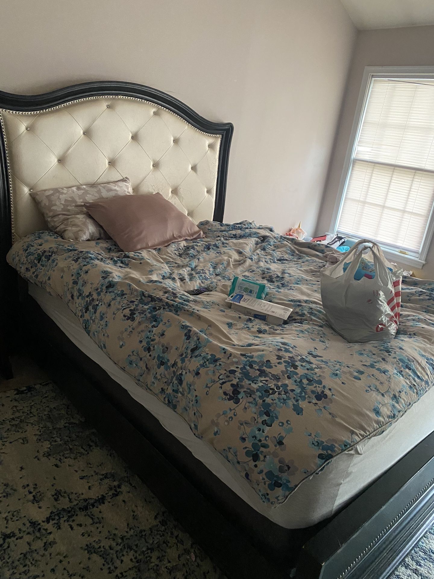 Queen Size Bed Set 