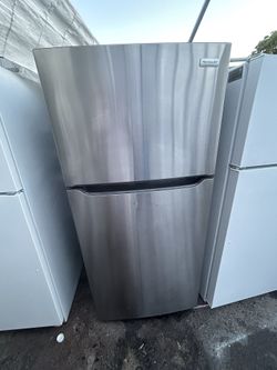 Frigidaire 18 Cu Ft Refrigerator