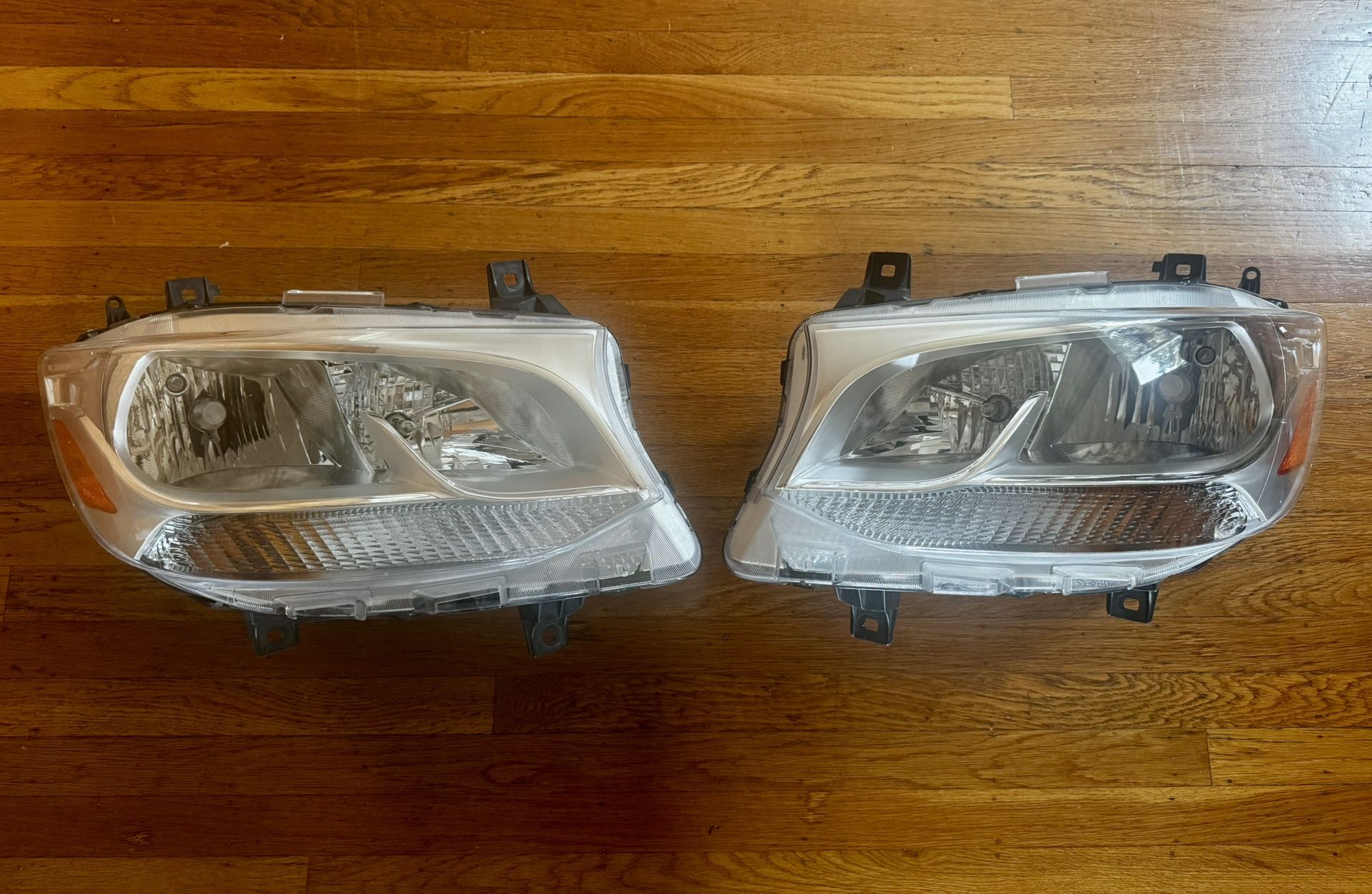 MERCEDES SPRINTER HALOGEN HEADLIGHT SET - VS30 FACTORY